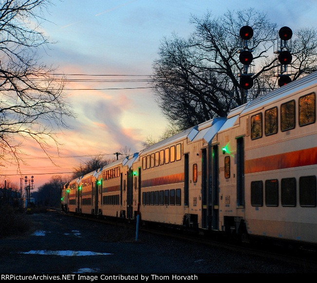 NJT Train 5528 slows for its 5:15 PM stop